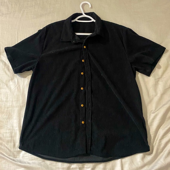 Black casual button down. Textured with stripe pattern - Picture 1 of 1